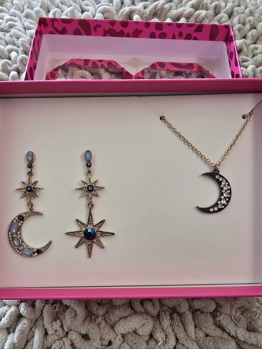 Betsey Johnson Celestial gift set. Earrings and Necklace New In Box - Picture 2 of 8
